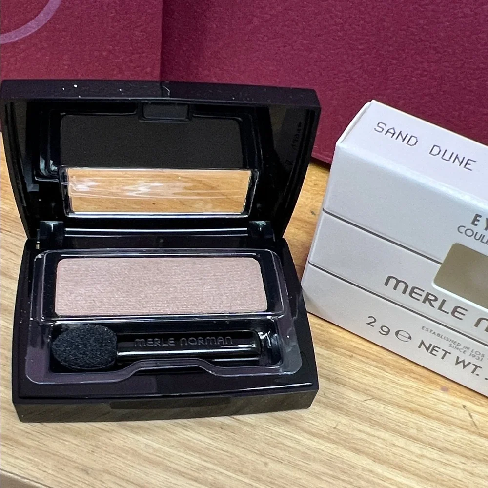 Merle Norman Eyeshadow - SAND DUNE - Picture 2 of 5